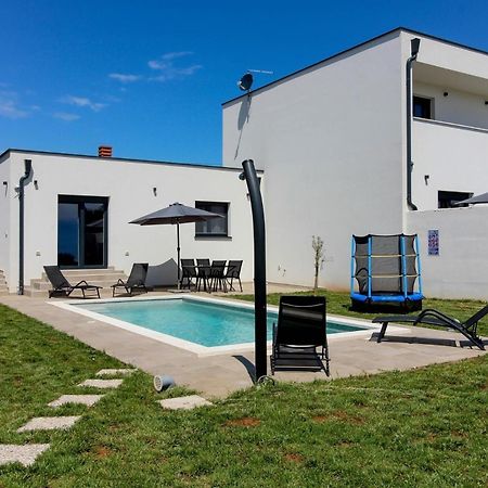 Ferienhaus Mit Privatpool Fuer 4 Personen Ca 60 Qm In Sisan, Istrien Suedkueste Von Istrien Екстериор снимка