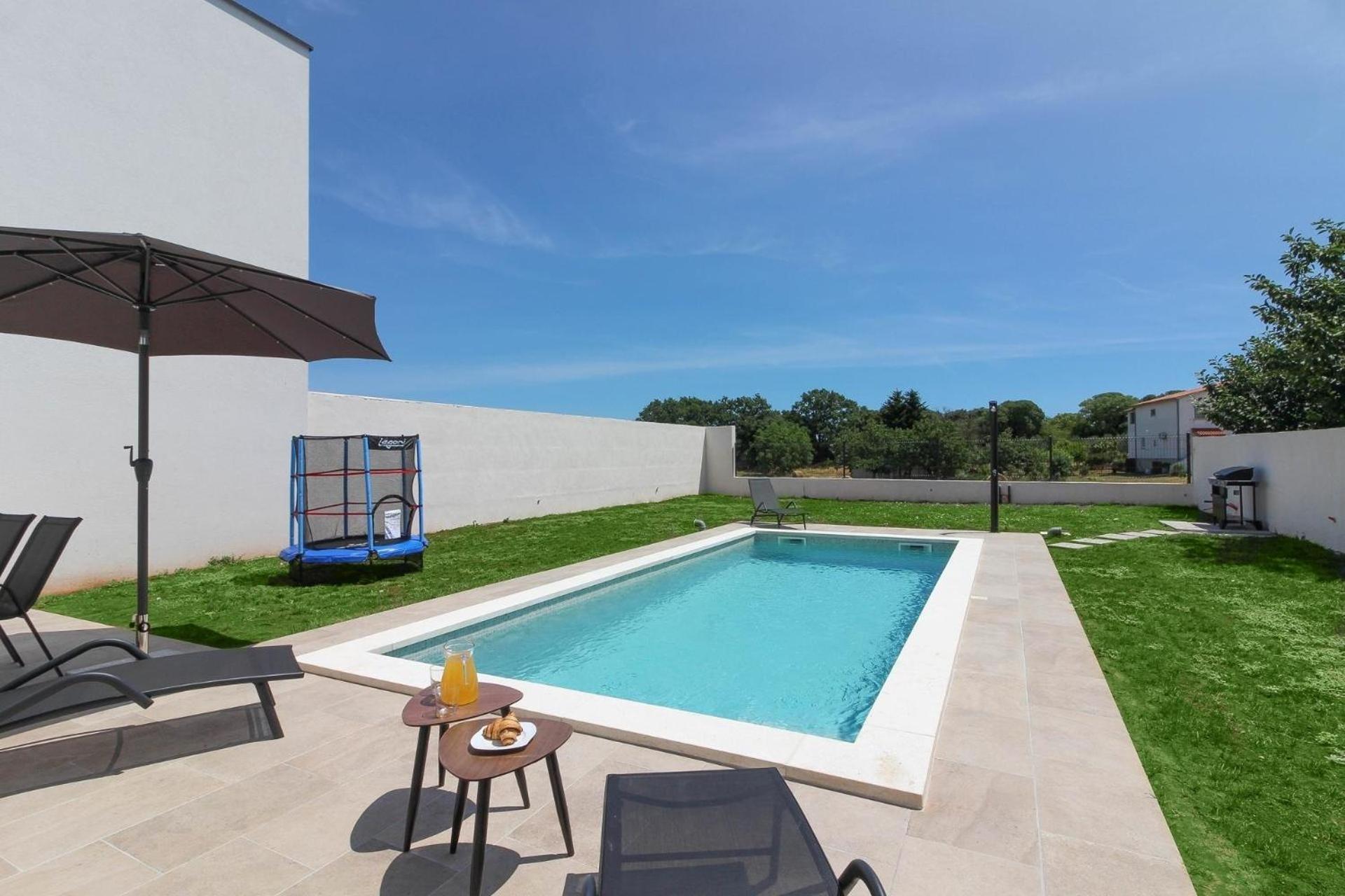 Ferienhaus Mit Privatpool Fuer 4 Personen Ca 60 Qm In Sisan, Istrien Suedkueste Von Istrien Екстериор снимка
