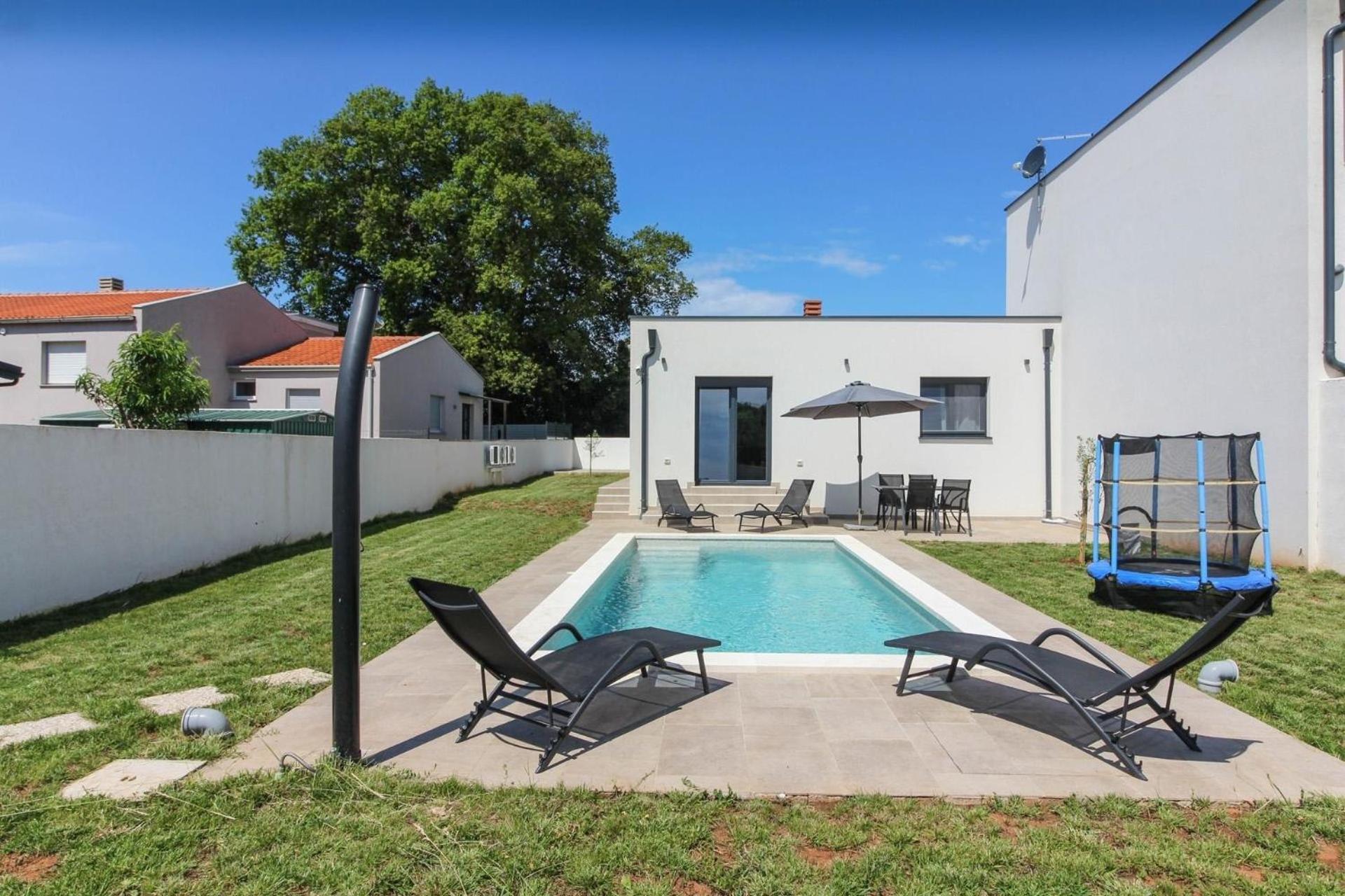 Ferienhaus Mit Privatpool Fuer 4 Personen Ca 60 Qm In Sisan, Istrien Suedkueste Von Istrien Екстериор снимка